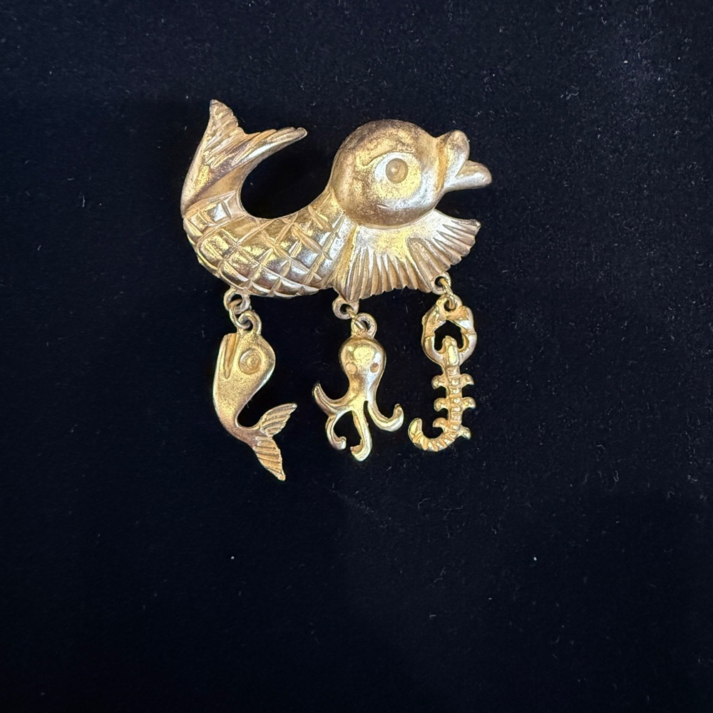 Lovely Collection Gold Brooch